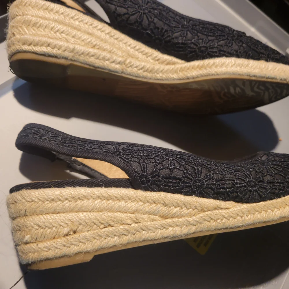 Black Lace Slingback Flats - Picture 2 of 3